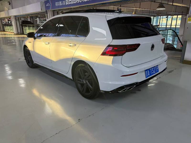 Volkswagen Golf 2023 car image #9