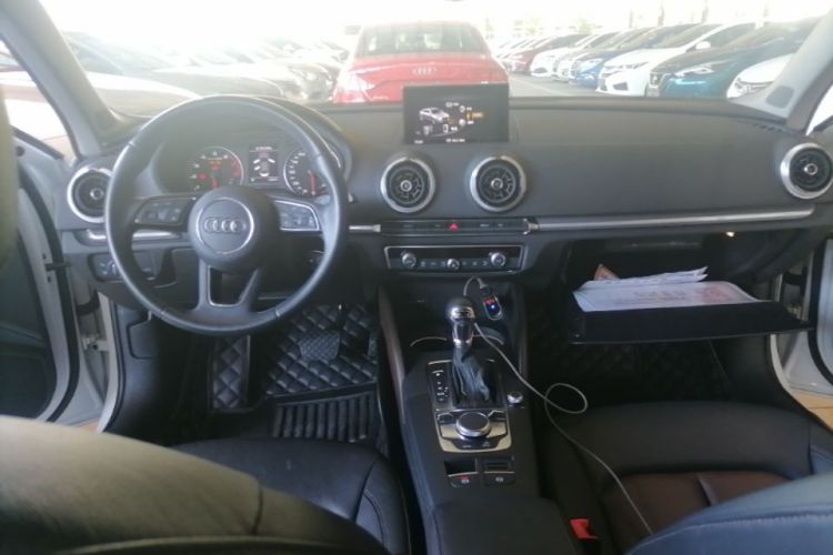 Audi A3 2019 immagine di auto #11