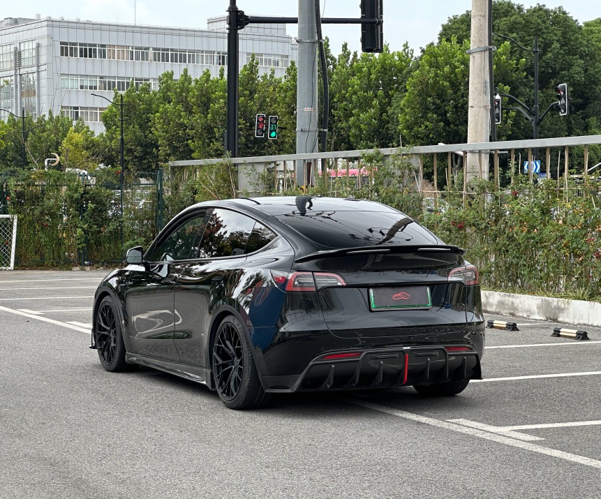 Tesla Model Y 2023 car image #4
