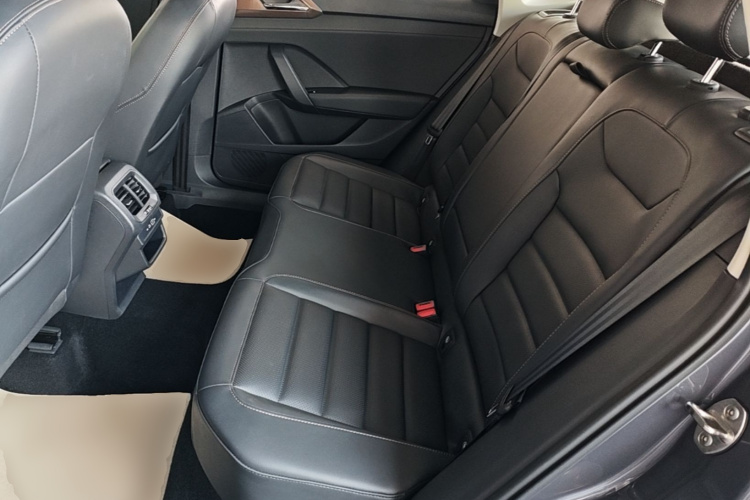 Volkswagen Tharu 2021 car image #17