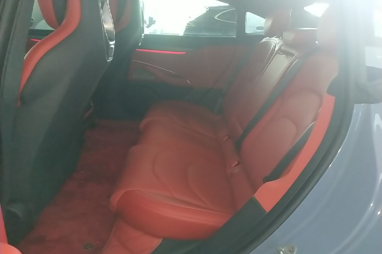 MI SU7 2024 immagine di auto #17