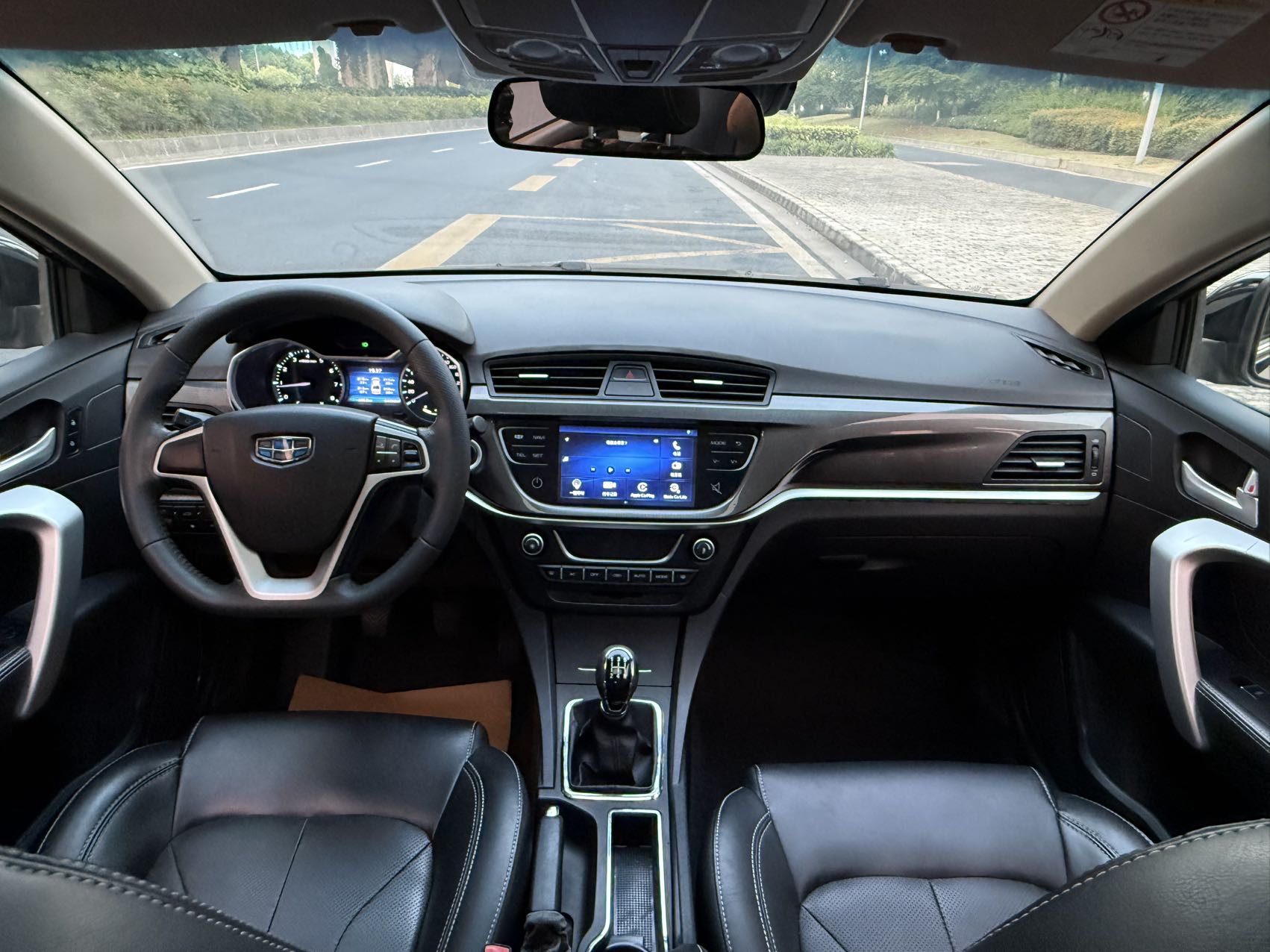 GEELY Emgrand 2017 immagine di auto #11