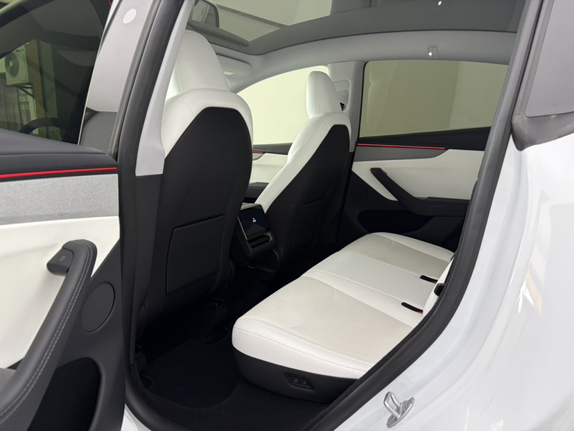 Tesla Model Y 2025 #7 Tesla Model Y 2025 car image #7