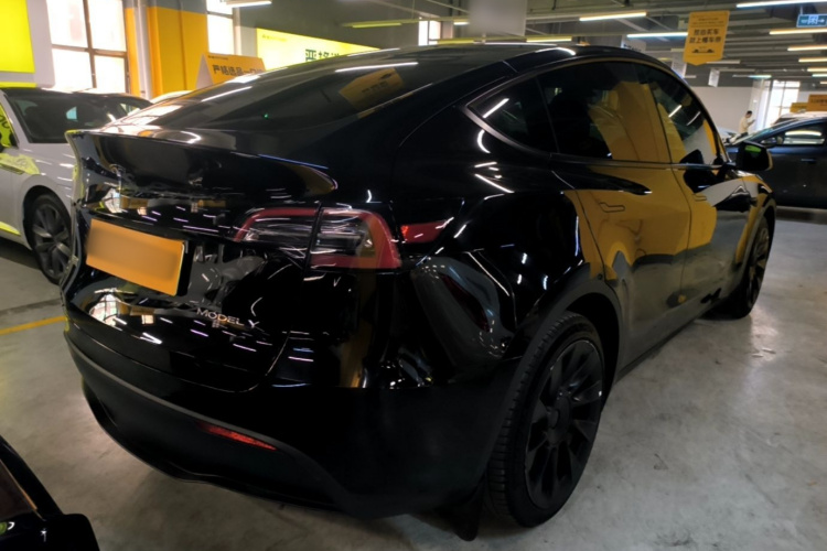 Tesla Model Y 2022 car image #7