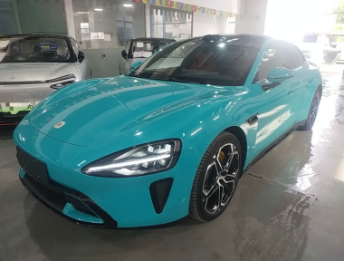 MI SU7 2025 immagine di auto 