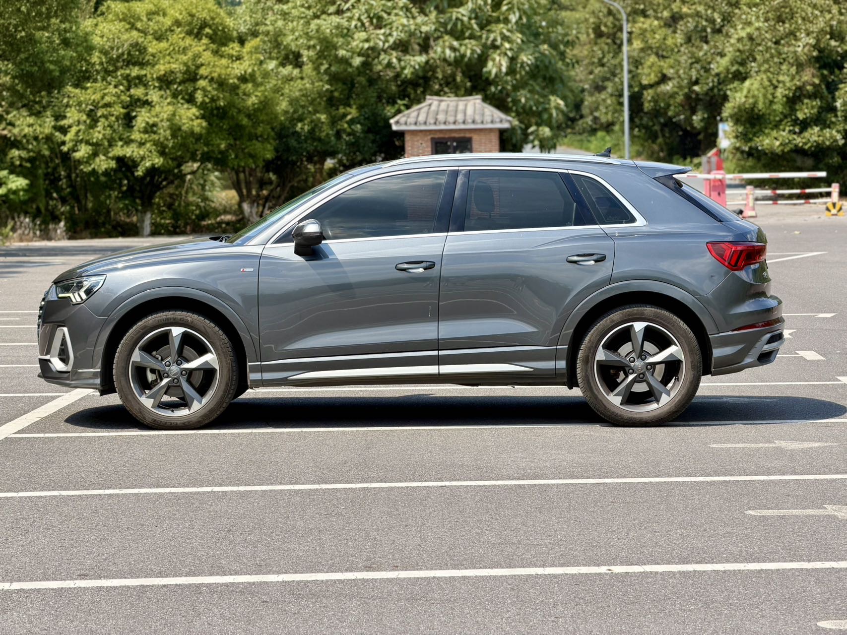 Audi Q3 2019 car image #4