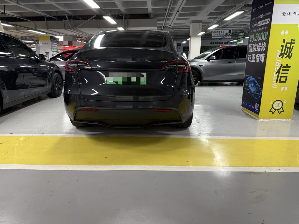 Tesla Model Y 2024 car image #10