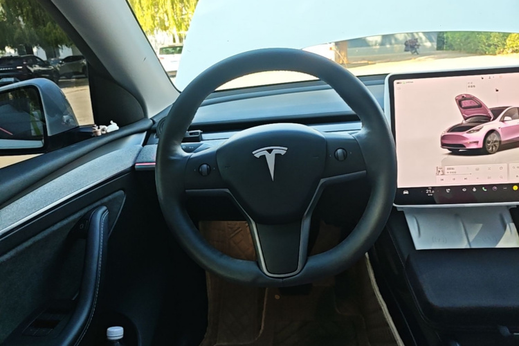Tesla Model Y 2023 immagine di auto #11