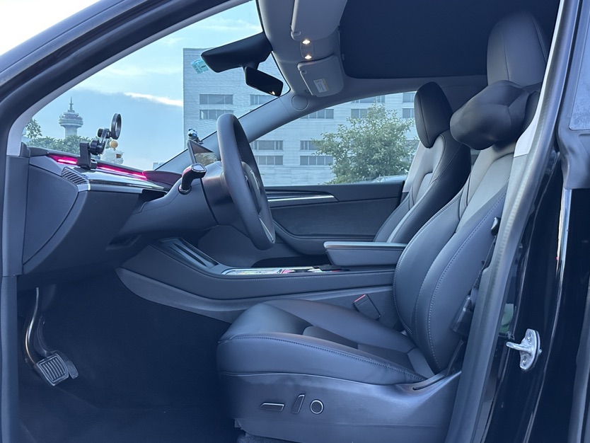Tesla Model Y 2023 car image #5