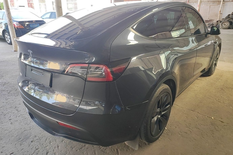 Tesla Model Y 2024 #7 Tesla Model Y 2024 car image #7