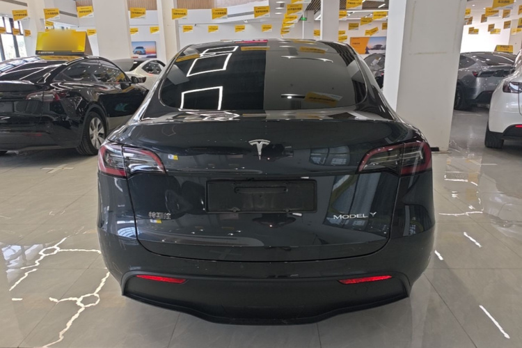 Tesla Model Y 2024 #6 Tesla Model Y 2024 immagine di auto #6