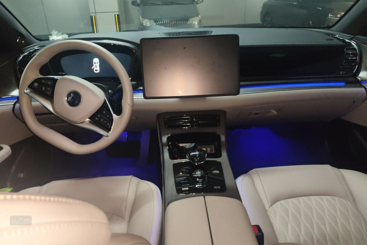 BYD Han 2024 car image #11