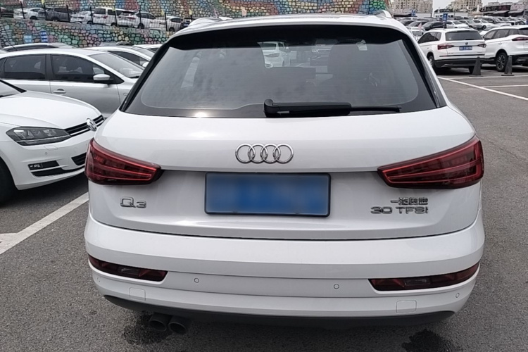 Audi Q3 2017 car image #6