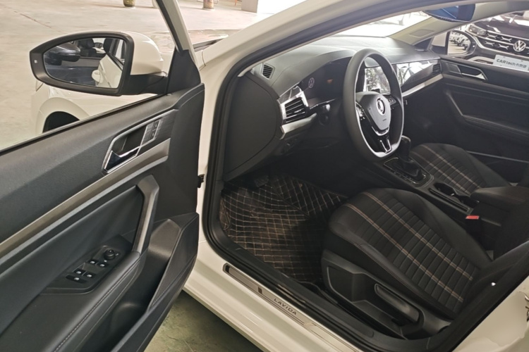 Volkswagen Lavida 2021 car image #16