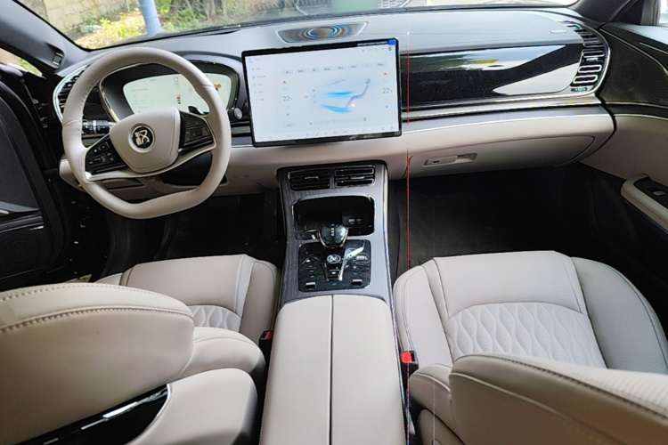 BYD Han 2025 car image #10