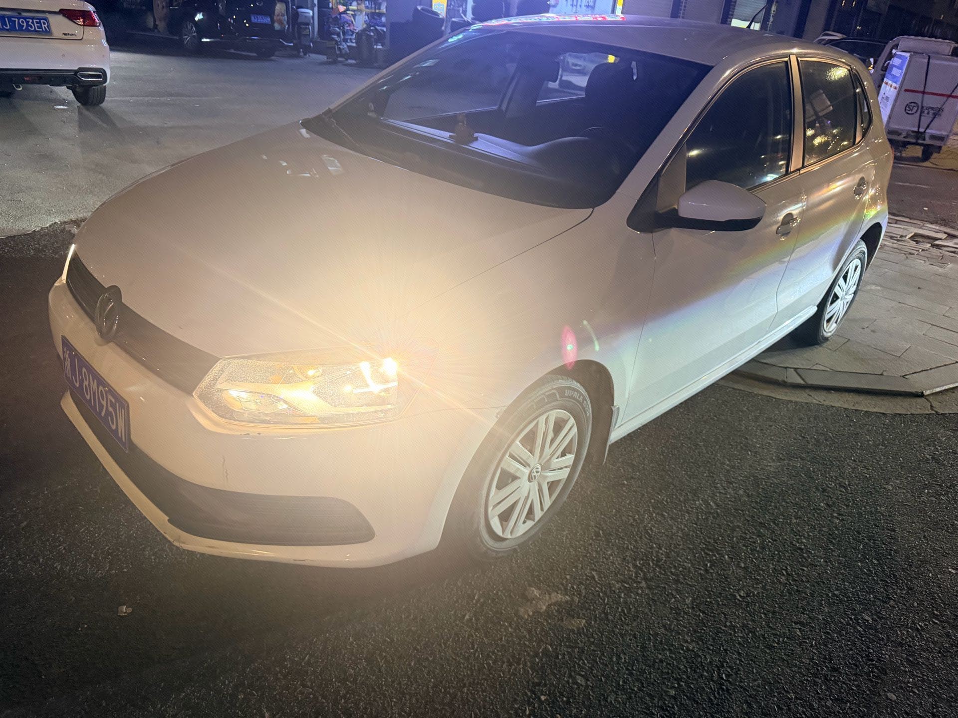 Volkswagen Polo 2015 Volkswagen Polo 2015 car image