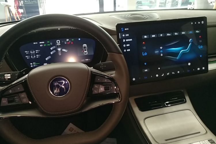 BYD Han 2025 car image #18