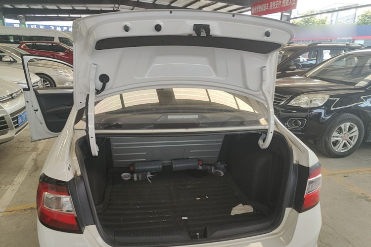 Skoda Rapid 2018 car image #21