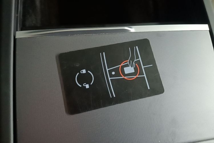 Tesla Model 3 2023 immagine di auto #9
