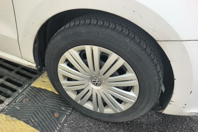 Volkswagen Polo 2016 car image #9