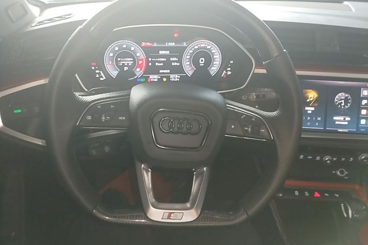 Audi Q3 2023 car image #11