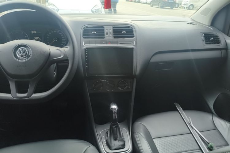 Volkswagen Polo 2016 car image #13
