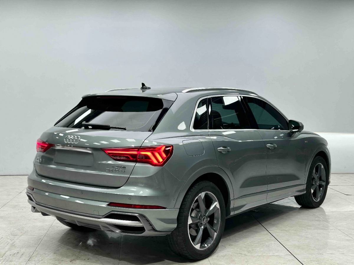 Audi Q3 2022 car image #5