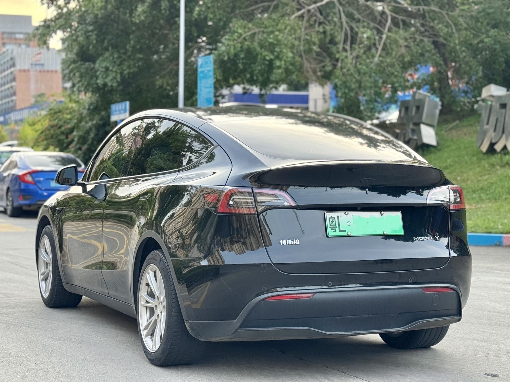 Tesla Model Y 2023 #7 Tesla Model Y 2023 car image #7