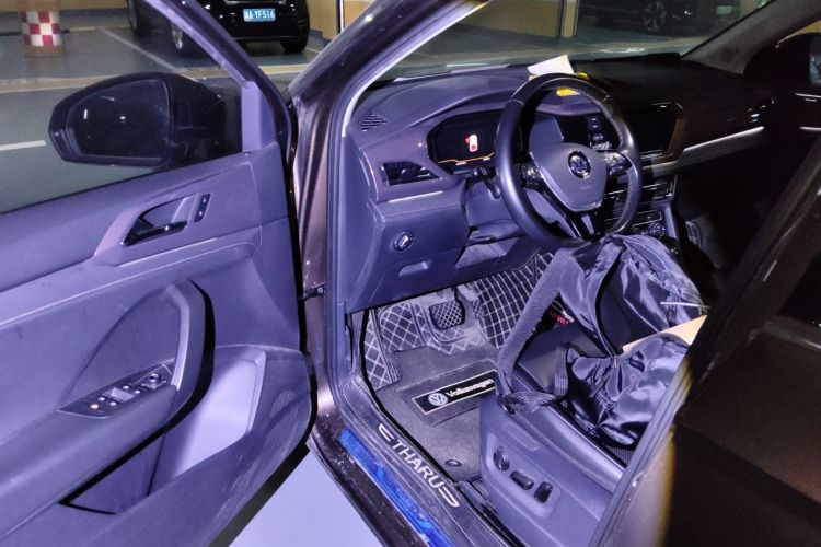 Volkswagen Tharu 2018 car image #13