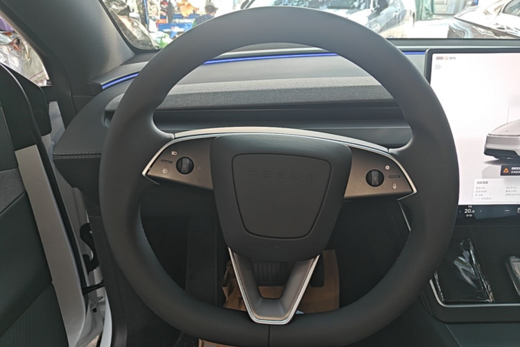Tesla Model Y 2026 #11 Tesla Model Y 2026 car image #11