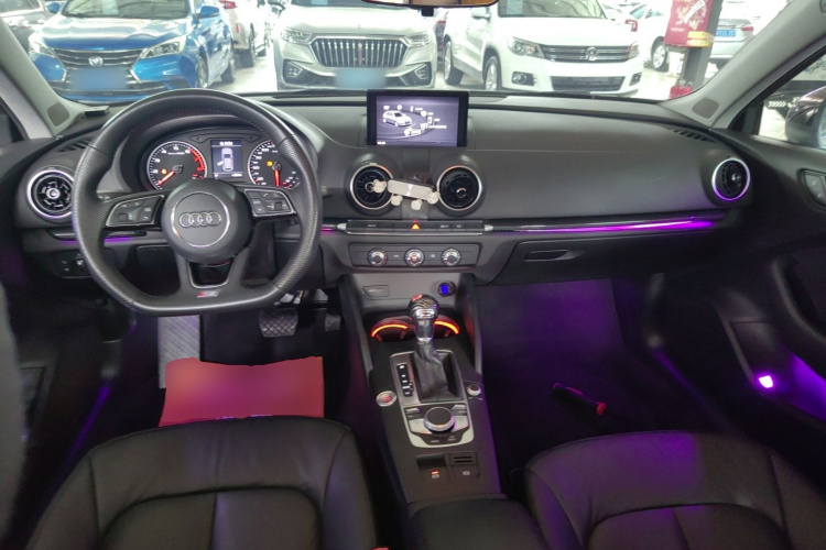 Audi A3 2019 car image #11