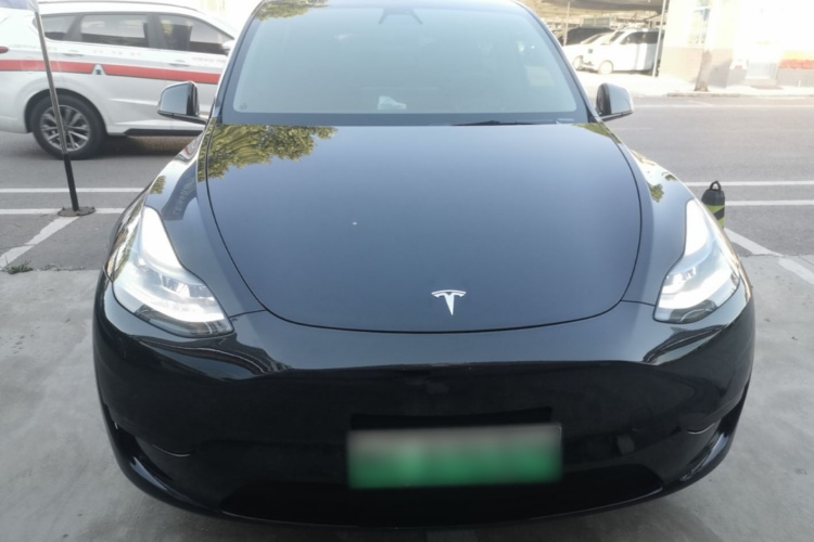 Tesla Model Y 2023 car image #3