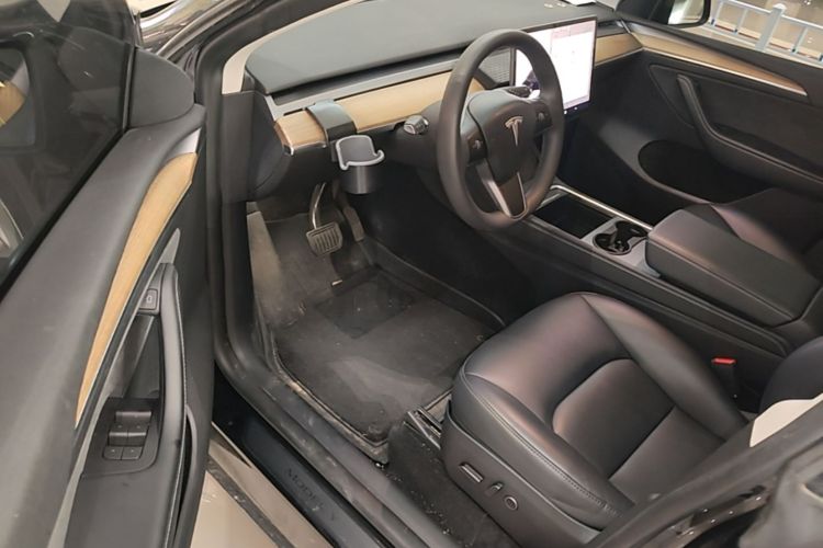 Tesla Model Y 2023 #16 Tesla Model Y 2023 car image #16