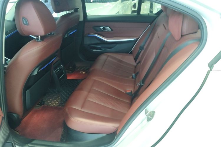 BMW 3 Series 2022 car image #13