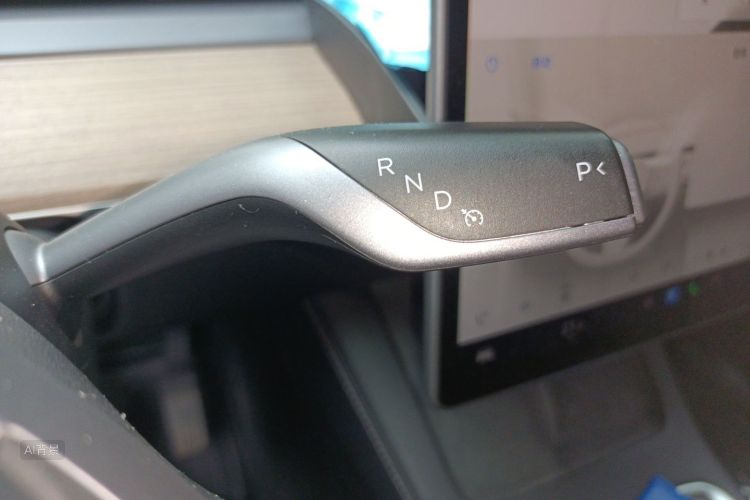 Tesla Model Y 2023 #16 Tesla Model Y 2023 car image #16