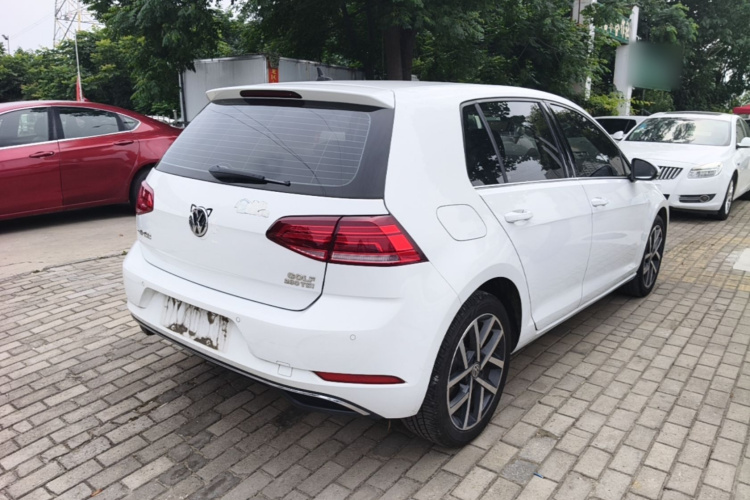 Volkswagen Golf 2020 car image #7