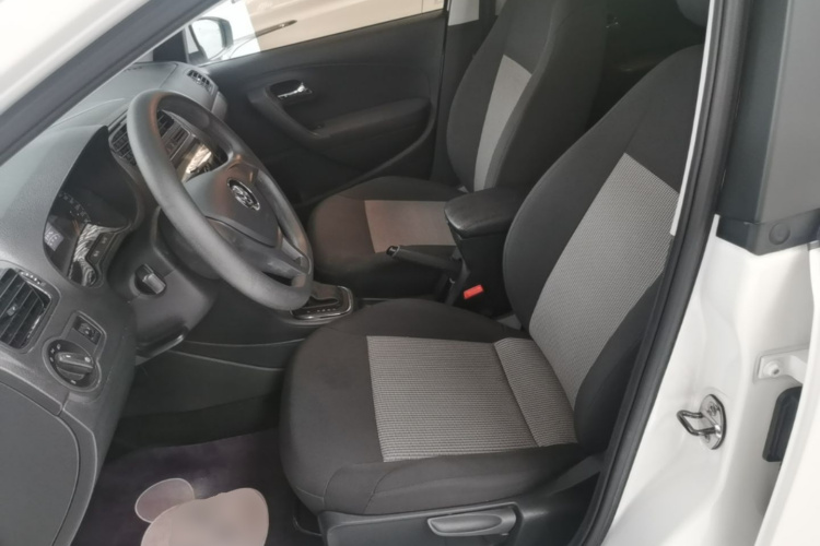 Volkswagen Polo 2019 car image #19