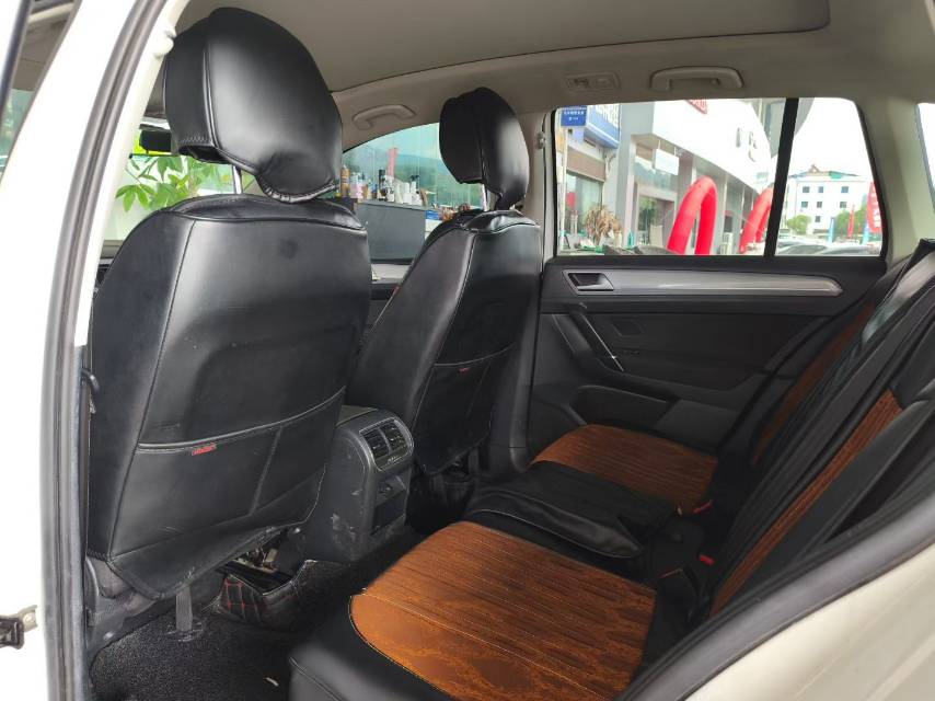 Volkswagen Golf Sportsvan 2016 صورة سيارة #4
