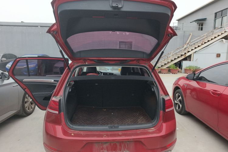 Volkswagen Golf 2018 car image #19