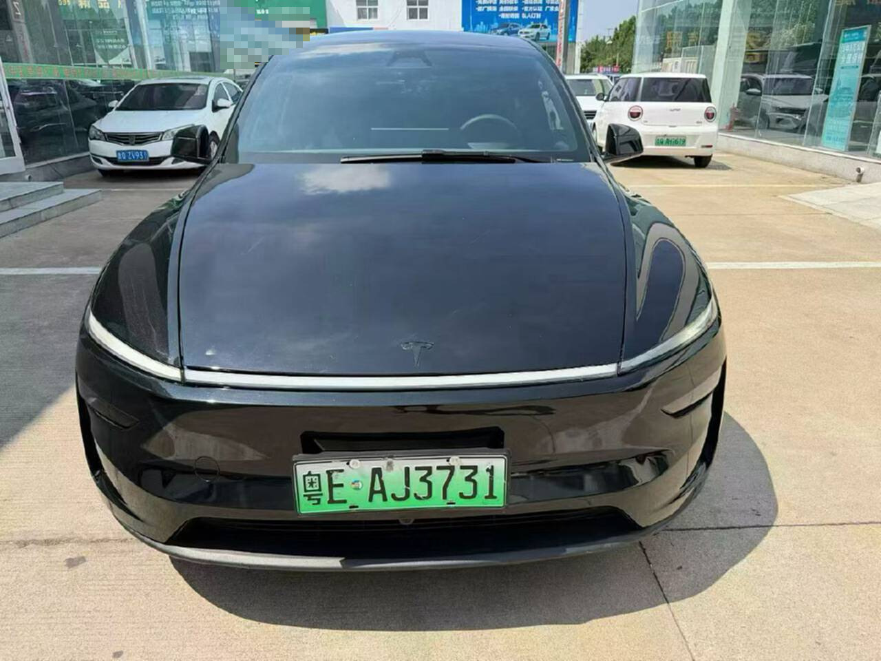 Tesla Model Y L 2025 #4 Tesla Model Y L 2025 car image #4