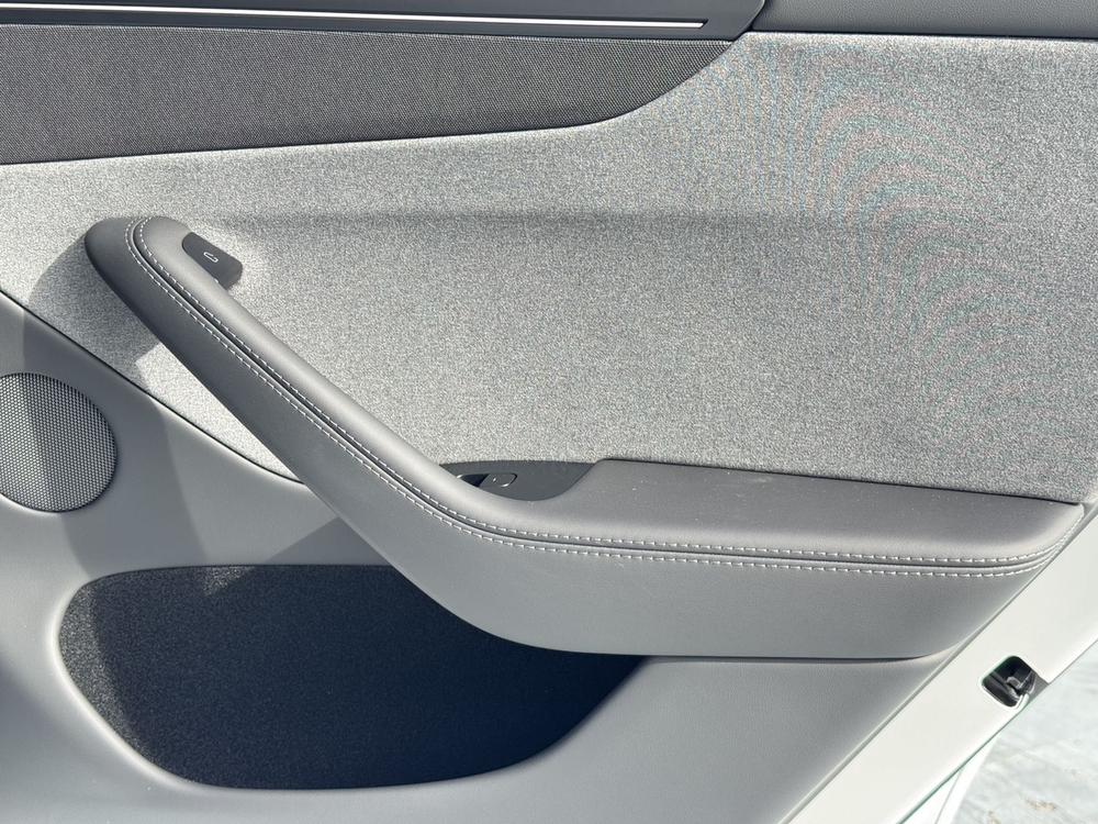 Tesla Model Y 2026 #10 Tesla Model Y 2026 car image #10