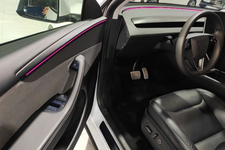 Tesla Model Y 2025 #12 Tesla Model Y 2025 car image #12