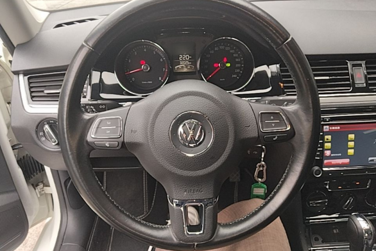 Volkswagen Bora 2015 #11 Volkswagen Bora 2015 car image #11