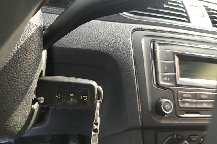 Volkswagen Santana 2017 car image #9