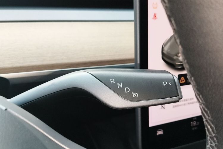 Tesla Model Y 2021 immagine di auto #14