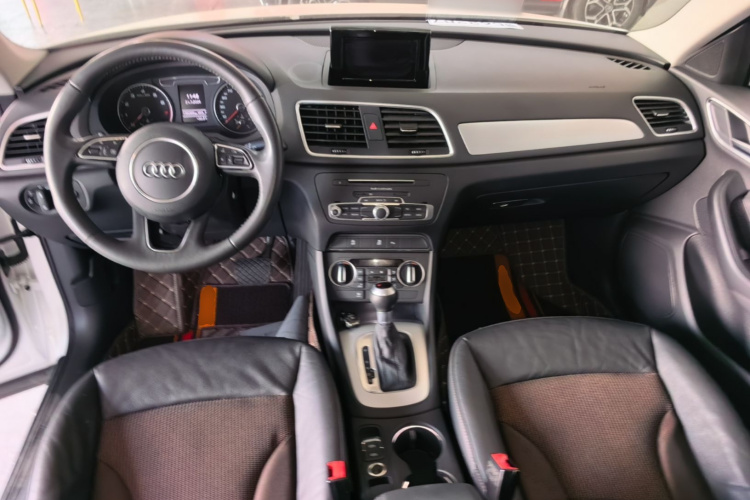 Audi Q3 2019 car image #11