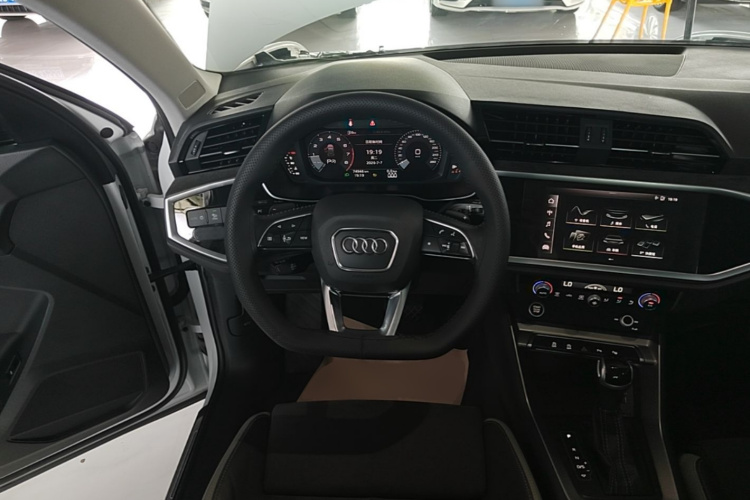 Audi Q3 2021 #11 Audi Q3 2021 car image #11