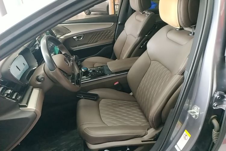 BYD Han 2023 car image #19