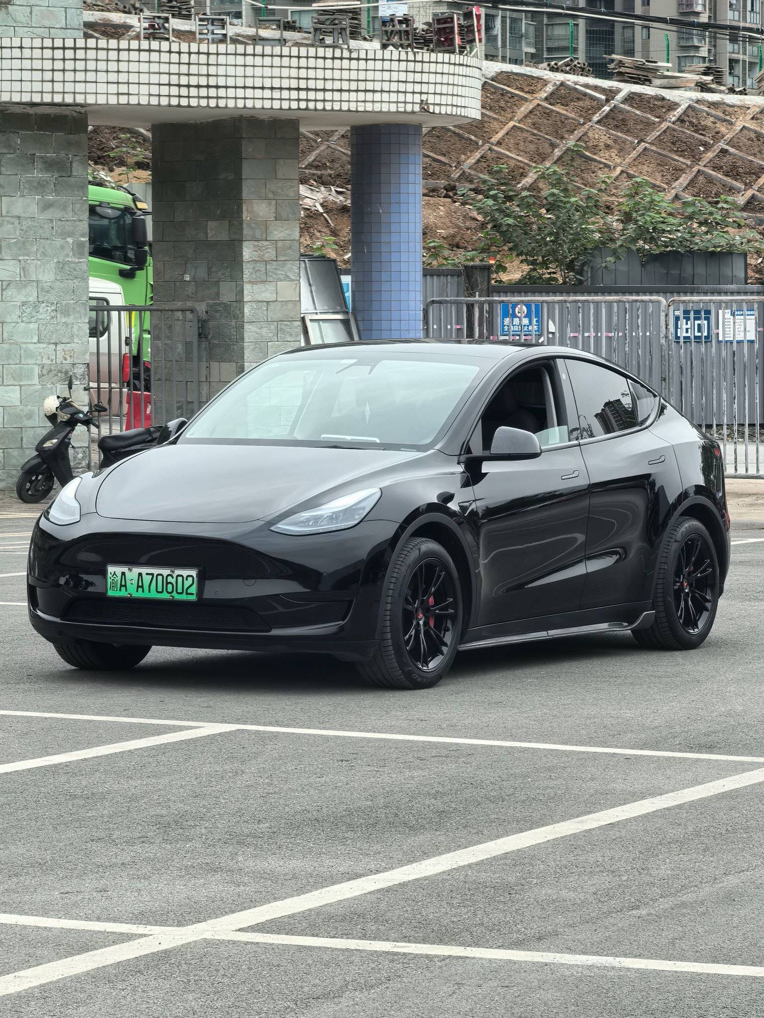 Tesla Model Y 2023 car image 
