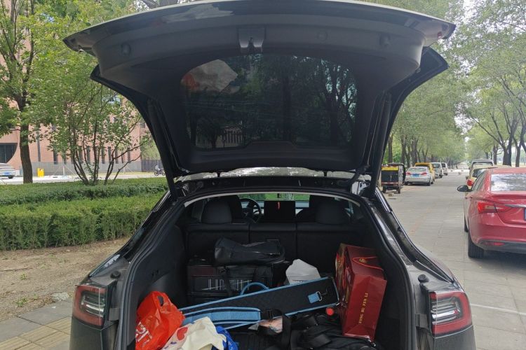 Tesla Model Y 2023 car image #21
